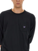 Camiseta de agujas con logotipo