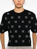 Uit wit t -shirt met pijlen borduurwerk