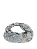 柴油抓着手提袋