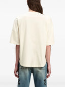 Gli angeli di palma tengono la maglietta