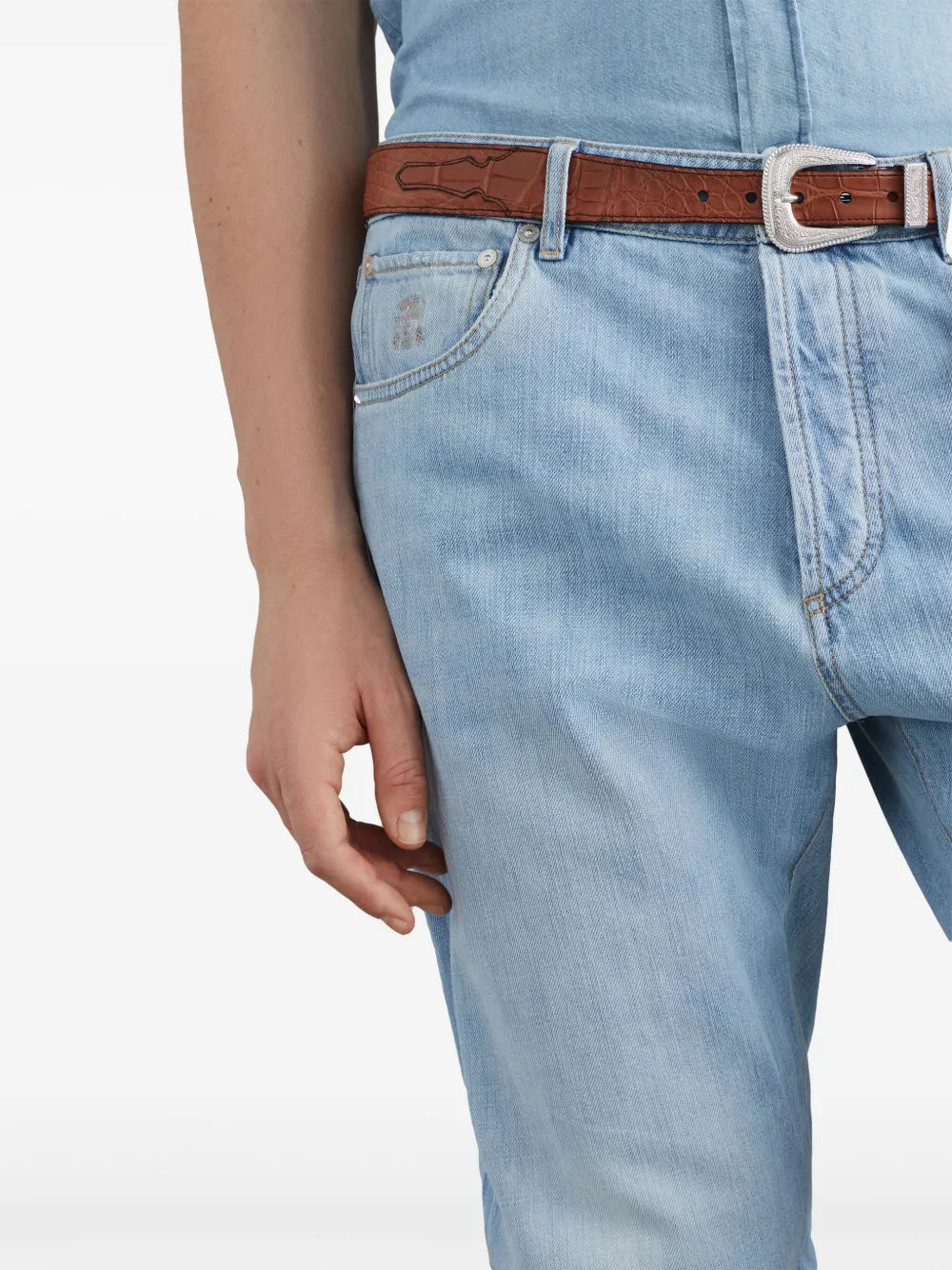 Brunello Cucinelli taps toelopende jeans met een gemiddelde stijging