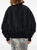 Le bombardier Attico avec des manches d'évêque