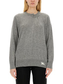 Burberry cashmere sweater med kilt pin