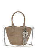 Auto-portrait gris daim charrette