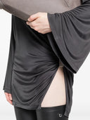 L'abito asimmetrico Attico con maniche a campana drappeggiate