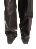 L'Attico 95 mm au-dessus des bottes du genou