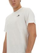 تي شيرت ذا نورث فيس مع الشعار