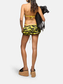 Die schwarzen und gelben Attico-Shorts