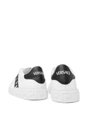 Versace Sneakers mit Greca-Stickerei