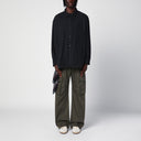 قميص ديستين باللون الرمادي الفحمي من الصوف والكشمير