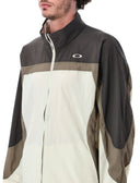 Ropa Oakley.... Gris
