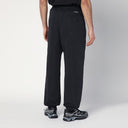 Los pantalones negros de la cara norte en tela técnica con logotipo