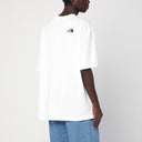 La camisa de cúpula simple blanca de gran tamaño de la cara norte