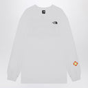 Das nördliche Gesicht weißer T -Shirt mit TNF x Yinka Ilori Druck