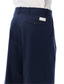 Pantaloncini nove al mattino blu