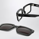 Clip Off White ™ su occhiali da sole neri