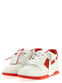 من أحذية رياضية "خارج المكتب" الأبيض