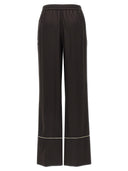 Av vita pyjamasbyxor