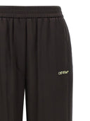 Av vita pyjamasbyxor