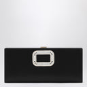 Roger Vivier Pilgrim Clutch en satén negro con hebilla de joyas