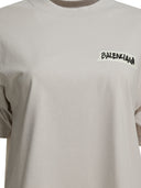 T-shirt Balenciaga z „taśmą maskującą”.