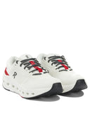 Over het runnen van lage sneakers "Cloud Runner 3".