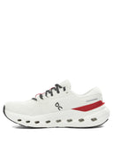 Over het runnen van lage sneakers "Cloud Runner 3".