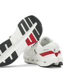 Over het runnen van lage sneakers "Cloud Runner 3".