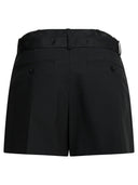 Oficjalne szorty Sacai „Sacai X Suiting”.