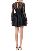 Vestidos de autorretrato negros