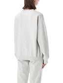 Abbigliamento sportivo e ricco....