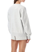 Abbigliamento sportivo e ricco....