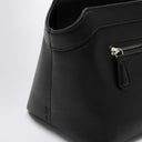 La borsa della frizione in pelle nera di fila