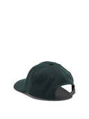 Gorra de béisbol de lana hecha por humanos