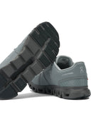 Sobre correr zapatillas de deporte "Cloud 6"