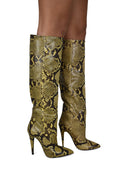 Saint Laurent uda wysokie buty Kiki