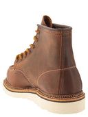 Roter Flügel klassischer MOC raues und hartes Lederstiefel