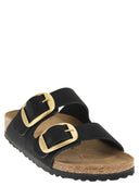 Skórzany pantofier z Birkenstock Arizona z dużą klamrą