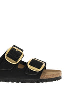 Skórzany pantofier z Birkenstock Arizona z dużą klamrą