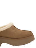Ugg New Heights accogliente in pelle scamosciata sabot