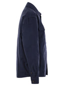 Patagonia met een opgevoelde flanellen shirt