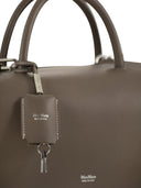 천연 가죽 소재의 Maxmara Holdallm 미디엄 샤첼백