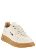 Autry Medalist Low Leather Sneakers With Gum Sole