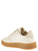 Autry Medalist Low Leather Sneakers With Gum Sole