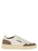 Sneaker in pelle bassa e pelle scamosciata di medaglia di autry