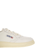 Autry Medalist Low Leather Sneakers