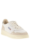 Baskets basses en cuir et daim Autry Medalist