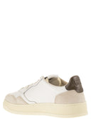 Baskets basses en cuir et daim Autry Medalist