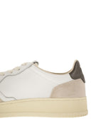 Baskets basses en cuir et daim Autry Medalist