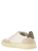 Autry -medalist med lavt læder og ruskind sneakers